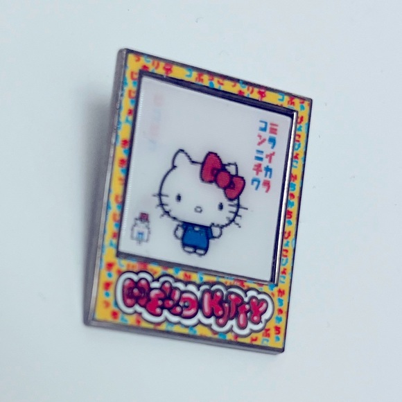 ♥️ FREE with any purchase 🙏🏽 Sanrio ⚜️❤️⚜️ Friend of the Month Pin Hello Kitty - Picture 4 of 8